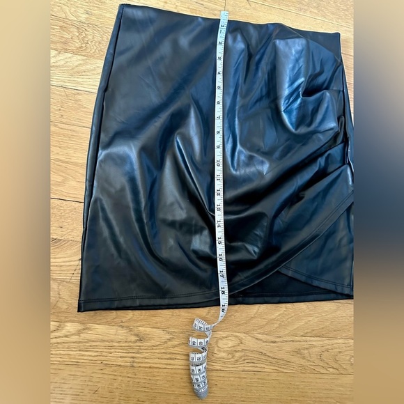 Black Ruched Asymmetrical Mini Skirt - Picture 5 of 5